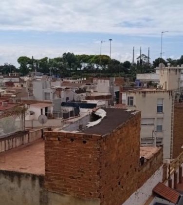 Nou Esfondrament A Badalona Cau Una Part Del Sostre Dun Edifici De