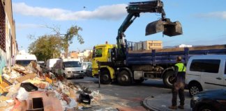 Els propietaris del passatge que es troba en la continuació del carrer de les Cosidores han retirat les escombraries que hi havia a la zona.