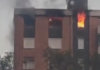 L'incendi ha ocasionat una víctima mortal, ja que un home s'ha precipitat des del balcó de l'habitatge mentre l'incendi avançava I BCN Legends